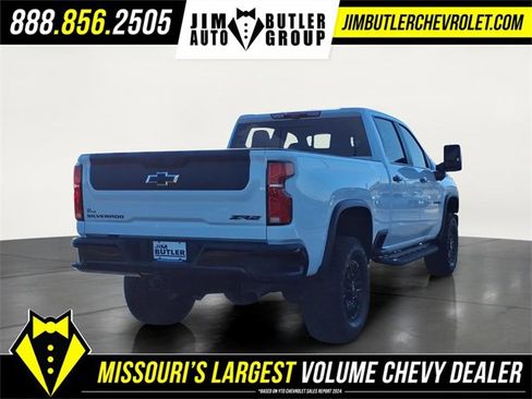 Used 2024 Chevrolet Silverado 2500 ZR2 w/ Technology Package image 4