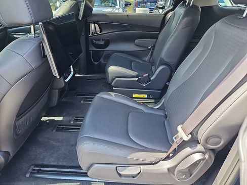 Used 2025 Kia Carnival SX Prestige FWD image 34