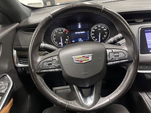 Used 2019 Cadillac XT4 Premium Luxury image 32