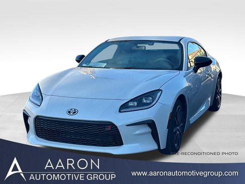 Used 2025 Toyota GR86 image 1