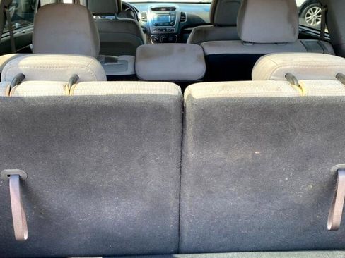 Used 2014 Kia Sorento LX image 11