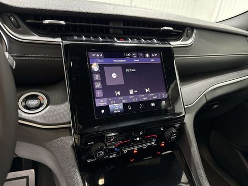 Used 2024 Jeep Grand Cherokee Altitude image 13