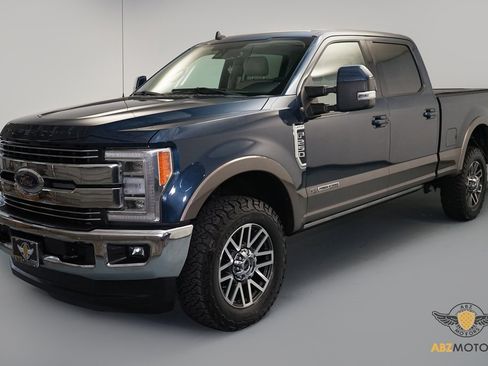 Used 2019 Ford F250 Lariat w/ Lariat Ultimate Package image 3