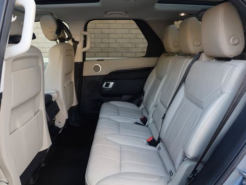 Used 2019 Land Rover Discovery SE AWD/4WD image 23