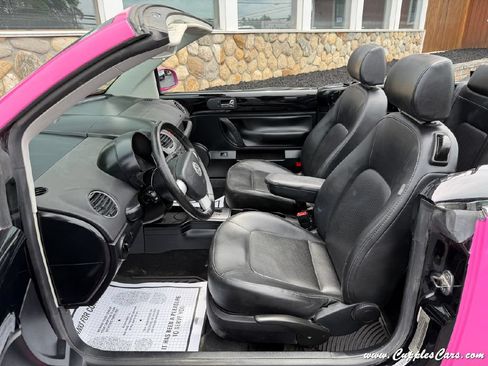 Used 2009 Volkswagen Beetle Convertible FWD image 4