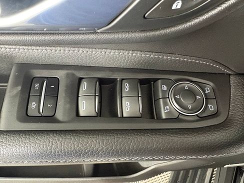 Used 2021 GMC Yukon Denali w/ Denali Premium Package RWD image 18