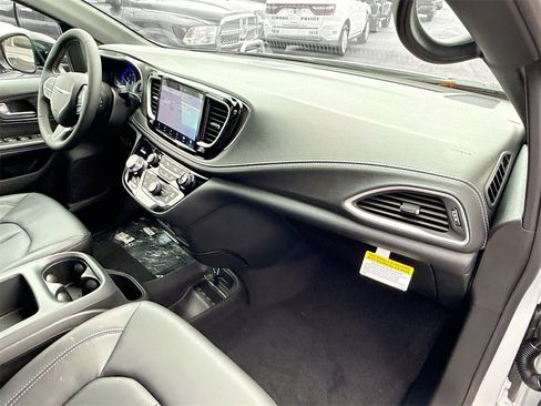 New 2026 Chrysler Pacifica Select image 33