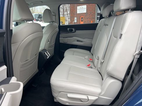 Certified 2025 Kia Sorento S w/ Panoramic Sunroof Package image 25