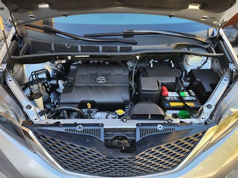 Used 2014 Toyota Sienna SE image 20