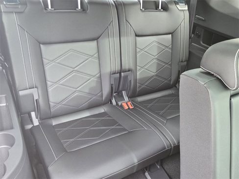 Certified 2025 Volkswagen Atlas SE w/ Panoramic Sunroof Package image 18