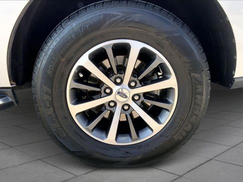 Used 2018 Ford Expedition XLT w/ Equipment Group 202A image 10