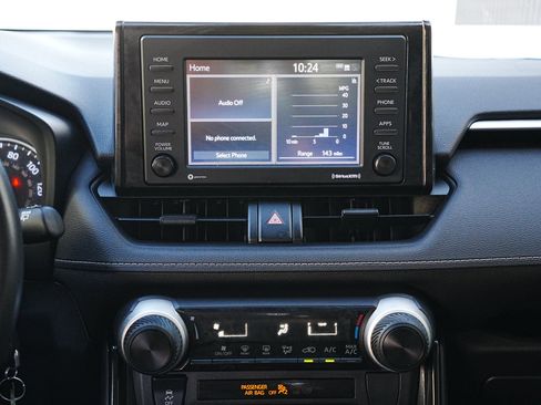 Used 2022 Toyota RAV4 LE image 17