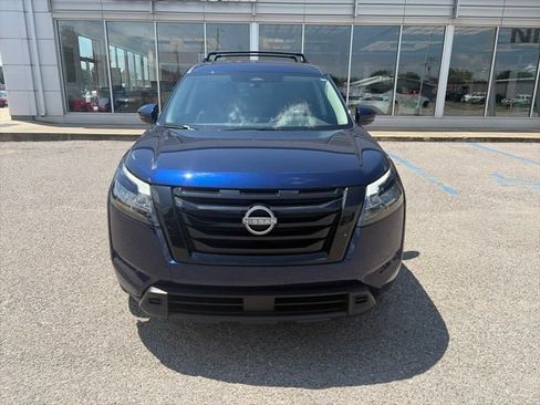 Used 2025 Nissan Pathfinder SV w/ Black Appearance Package AWD/4WD image 9