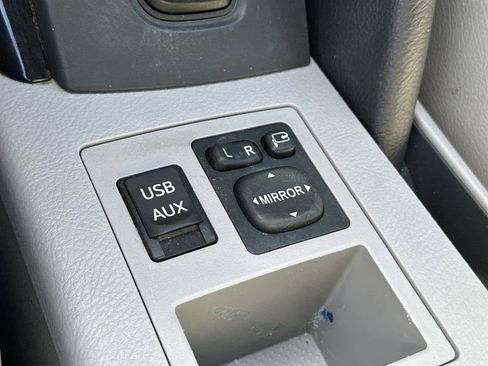 Used 2014 Toyota RAV4 EV image 27