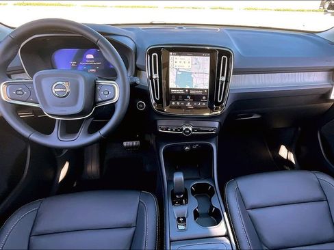 New 2026 Volvo XC40 B5 Core image 9