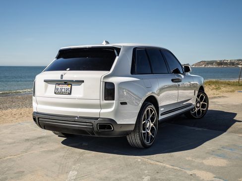 Used 2024 Rolls-Royce Cullinan Black Badge image 5