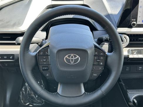 Used 2025 Toyota Prius XLE image 33