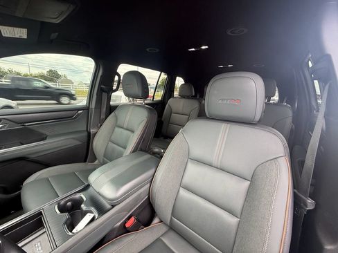 Used 2024 GMC Acadia AT4 w/ Luxury Package AWD/4WD image 13