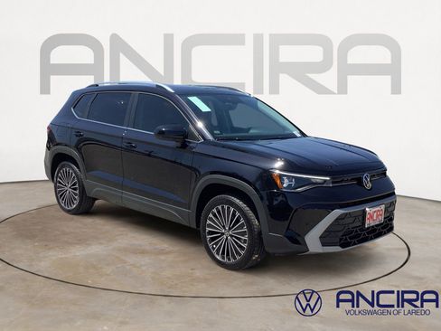 New 2026 Volkswagen Taos SE FWD image 1