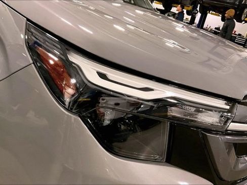 Used 2025 Subaru Forester Premium image 28