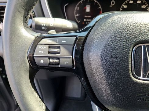 Used 2025 Honda Pilot Touring image 17