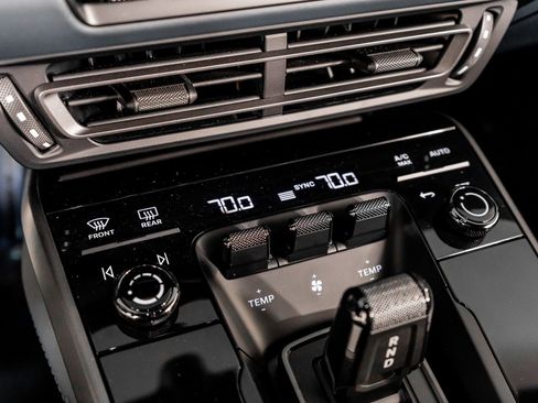 Used 2021 Porsche 911 Carrera image 35