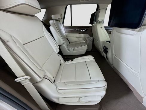 Used 2024 GMC Yukon Denali w/ Advanced Technology Package image 31