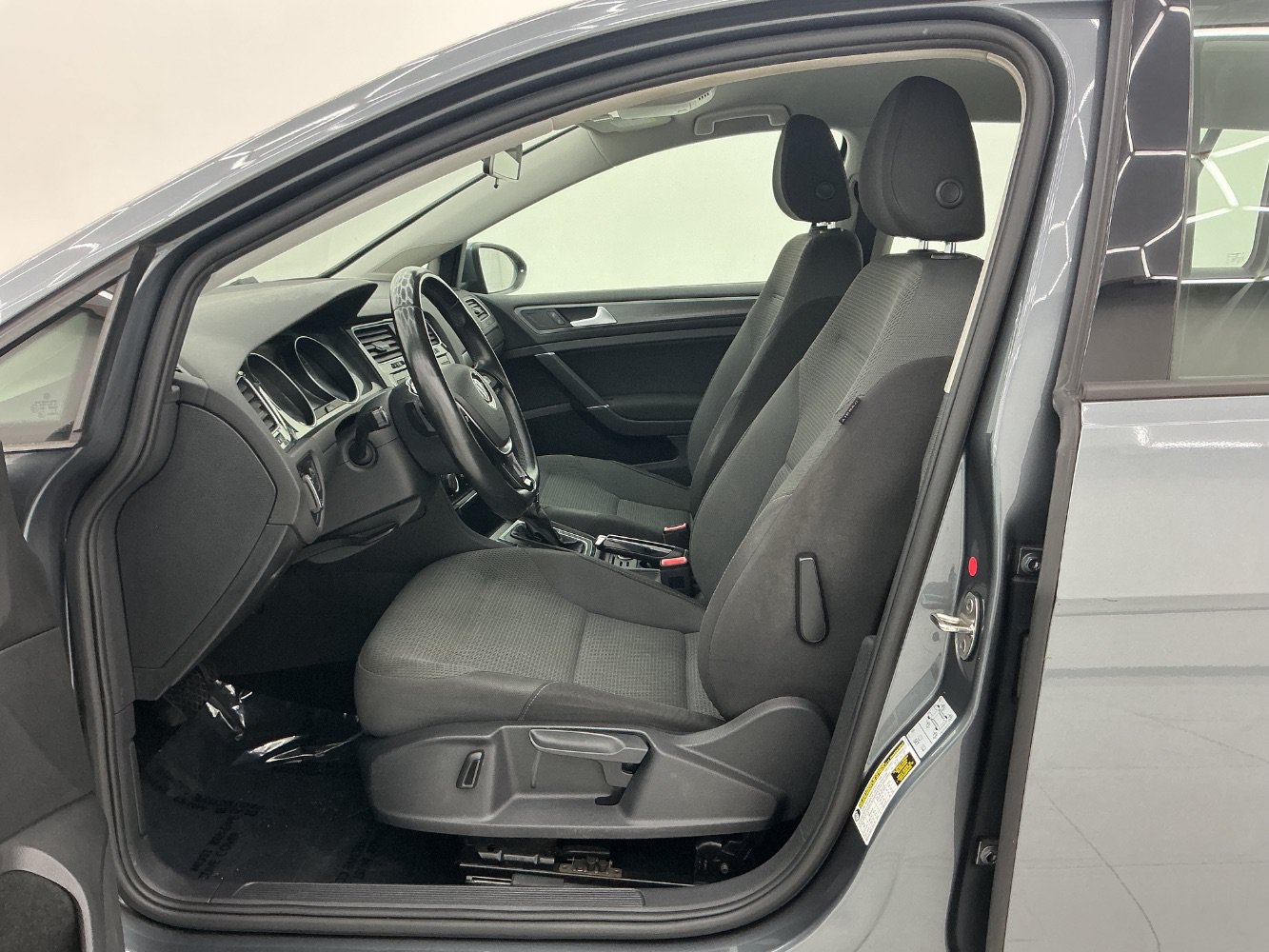 Used 2019 Volkswagen Golf S AWD/4WD image 14