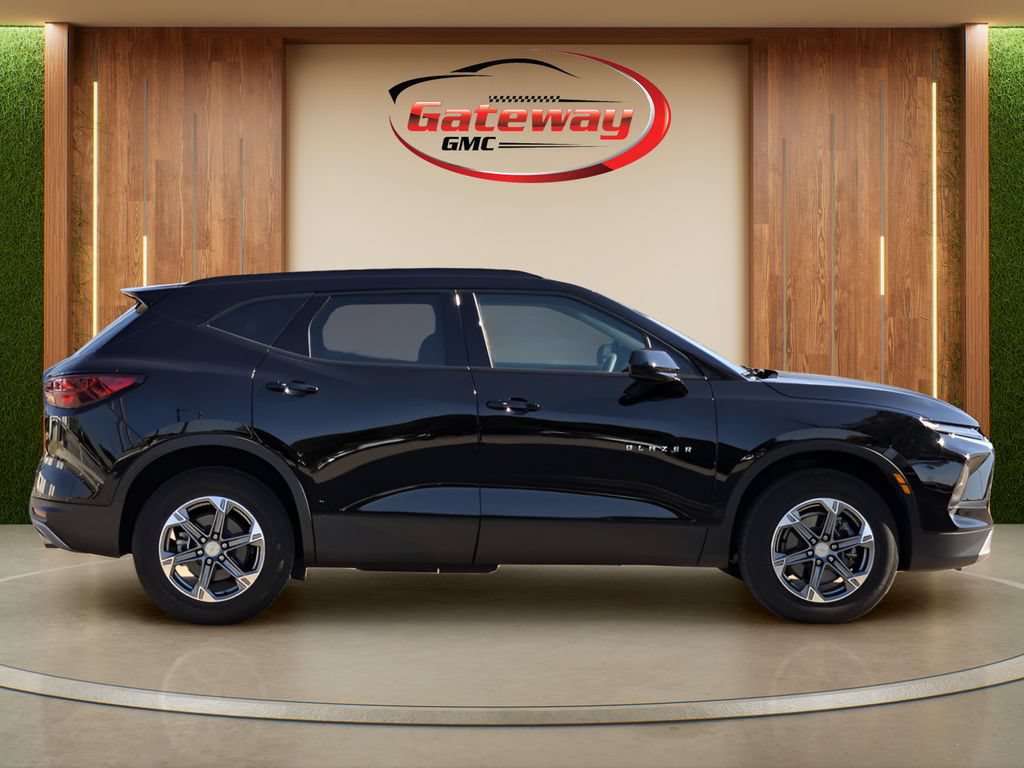 Used 2024 Chevrolet Blazer LT w/ Convenience Package FWD image 4