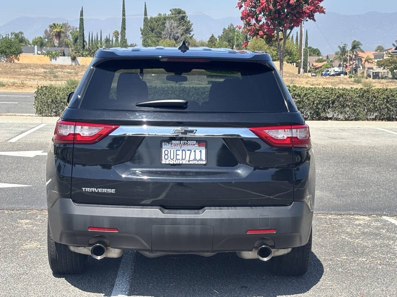 Used 2020 Chevrolet Traverse LS w/ LPO, Blackout Package FWD image 2