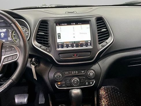Used 2020 Jeep Cherokee Latitude w/ Cold Weather Group AWD/4WD image 9