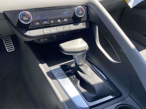 Certified 2025 Hyundai Elantra Sport FWD image 21