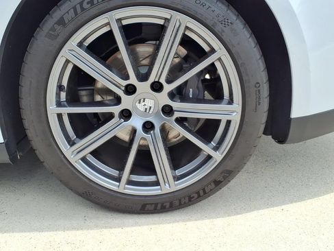 Used 2024 Porsche Panamera RWD image 36