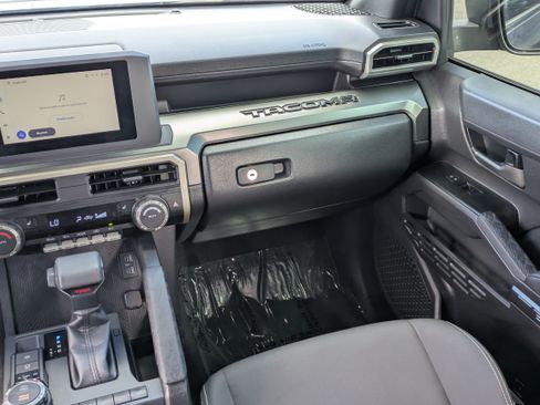 Used 2025 Toyota Tacoma TRD Sport AWD/4WD image 16