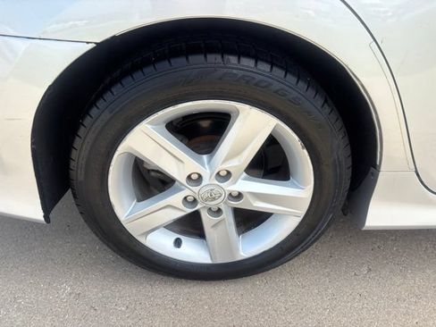 Used 2012 Toyota Camry SE FWD image 16