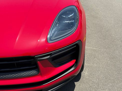 Used 2025 Porsche Macan image 11