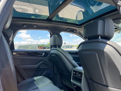 Certified 2021 Porsche Cayenne AWD/4WD image 24