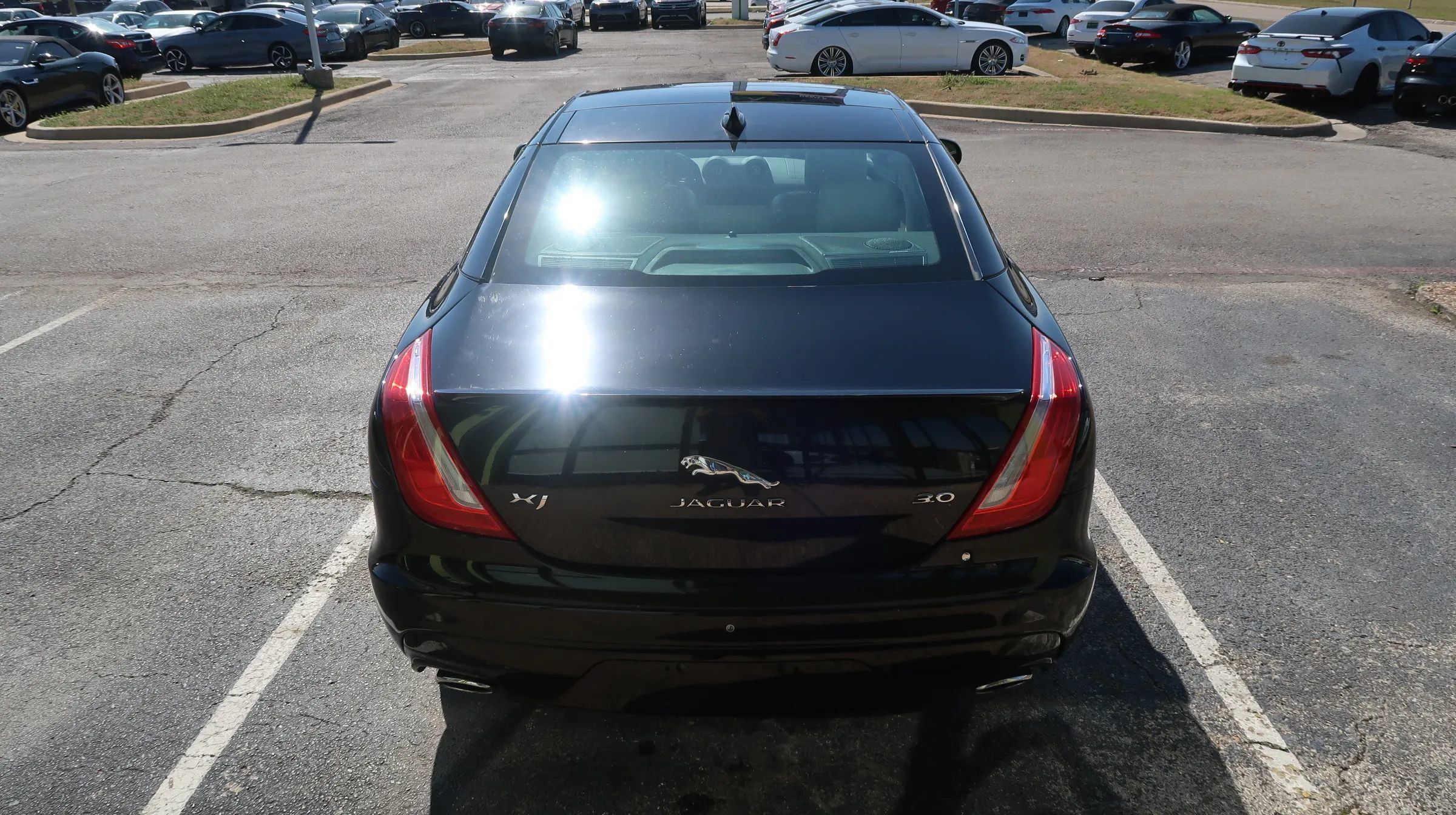 Used 2017 Jaguar XJ R-Sport RWD image 10