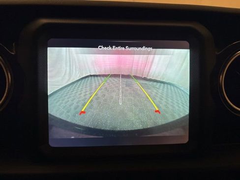 Used 2020 Jeep Wrangler Unlimited Sahara image 18