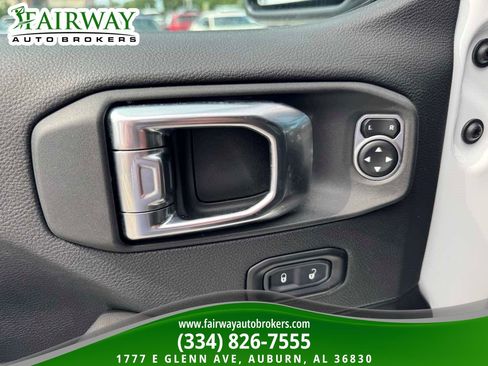 Used 2025 Jeep Wrangler Unlimited Sahara w/ Safety Group AWD/4WD image 15