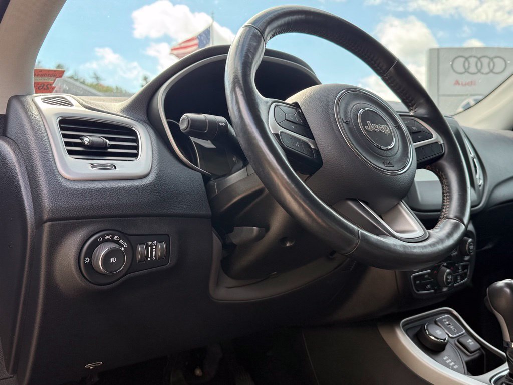 Used 2019 Jeep Compass Latitude w/ Cold Weather Group AWD/4WD image 27