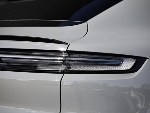 New 2026 Porsche Cayenne S image 13