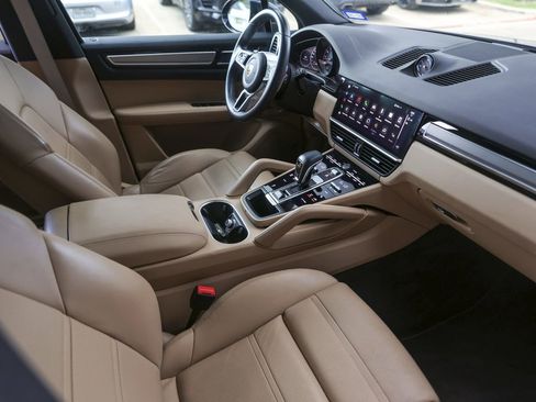 Certified 2023 Porsche Cayenne Platinum Edition AWD/4WD image 37