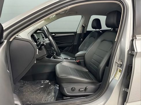 Used 2022 Volkswagen Jetta SE FWD image 9
