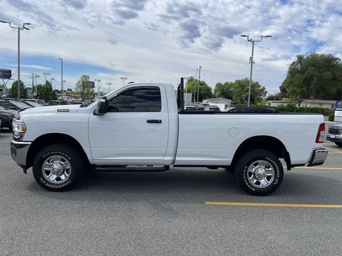 Used 2024 RAM 2500 Tradesman w/ Chrome Appearance Group AWD/4WD image 4