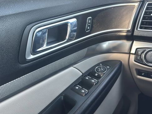 Used 2018 Ford Explorer XLT w/ Equipment Group 202A FWD image 16