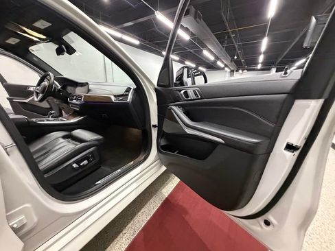 Used 2021 BMW X5 xDrive40i w/ M Sport Package AWD/4WD image 30