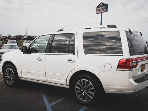 Used 2015 Lincoln Navigator 4WD image 10