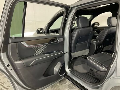 Used 2024 GMC Acadia Denali w/ Super Cruise Package AWD/4WD image 33