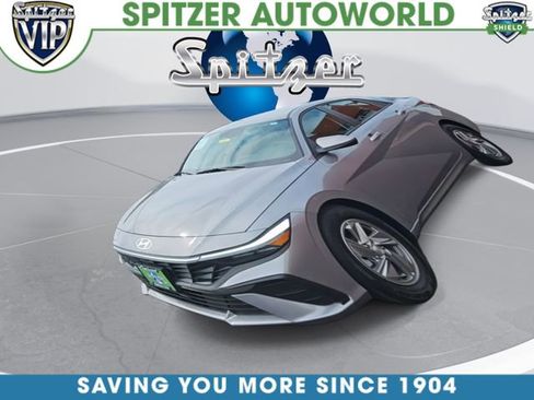 Used 2025 Hyundai Elantra SE FWD image 3